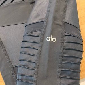 Alo Yoga Moto Leggings